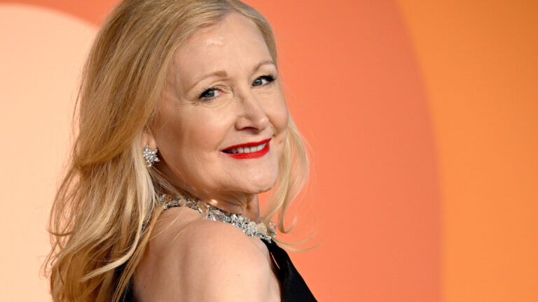 Patricia Clarkson révèle qu'elle a déjà eu une rencontre hollywoodienne avec un homme «  très grand et célèbre '' qui a salué