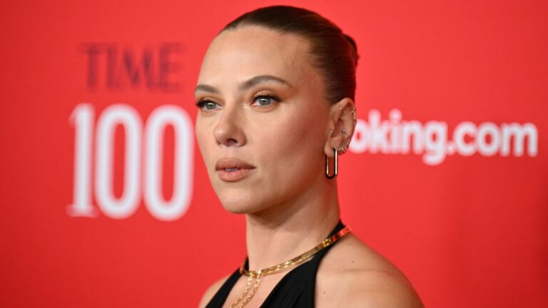 Scarlett Johansson n'a pas rencontré Justin Baldoni – mais admet que la querelle Blake Lively fait le «  timing bizarre ''