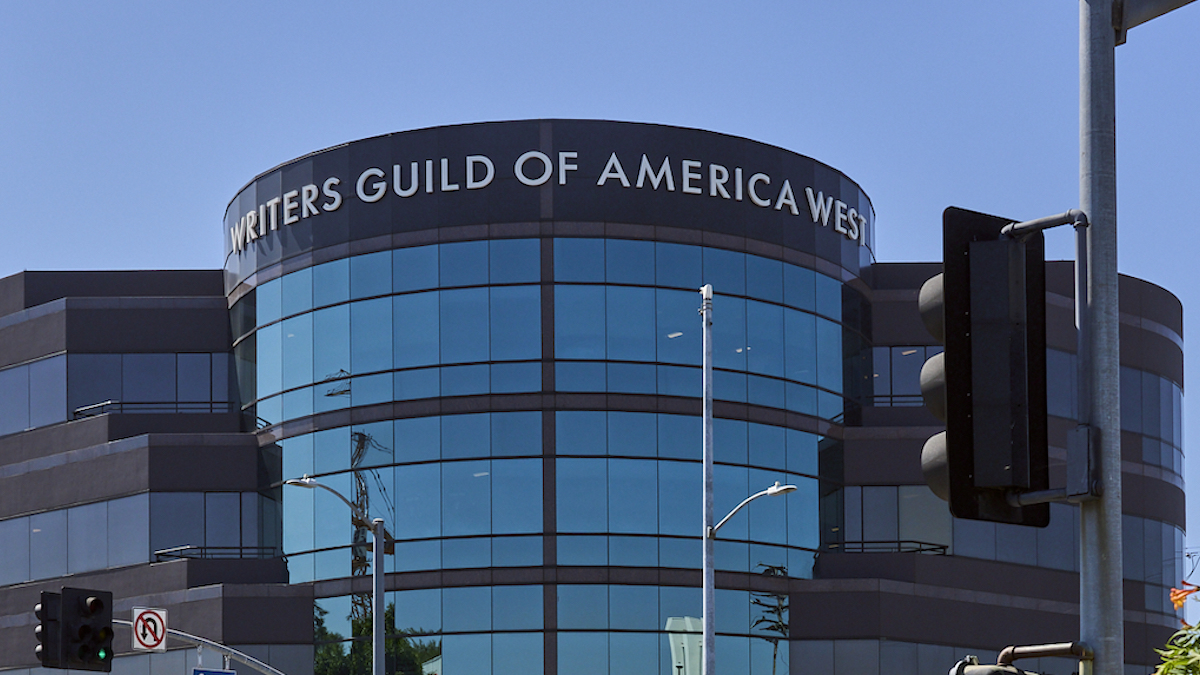 WGA confirme le vote du conseil d'administration de 54% pour retirer 2 membres pour des violations de grève