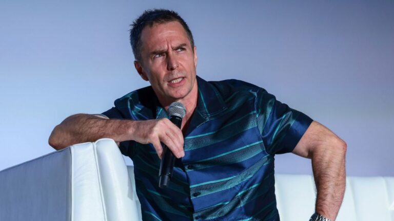 Sam Rockwell s'est fait raser la tête par Demi Moore et quelques strip-teaseuses avant d'abandonner de 'gi