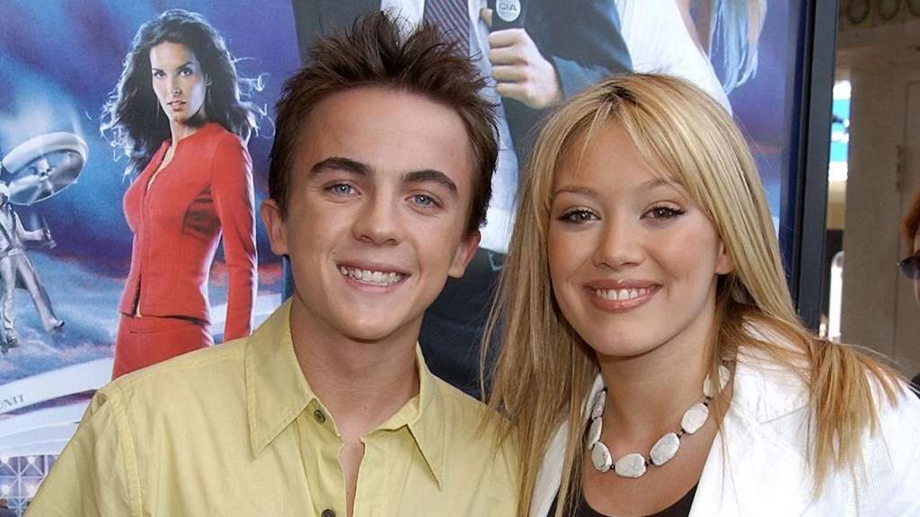 Frankie Muniz et Hilary Duff lors de la première mondiale de MGM "Agent Cody Banks" - Arrivées / Party au Mann's Village Theatre à Westwood, Californie, États-Unis. (Photo de Gregg Deguire / WireImage)