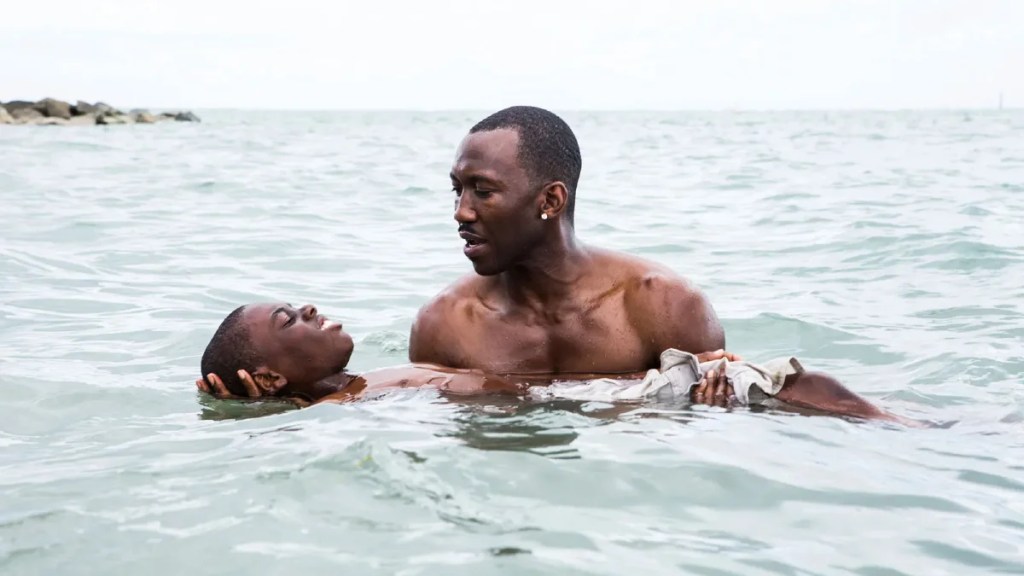 Alex Hibbert et Mahershala Ali dans "Moonlight".