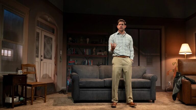 «  Angry Alan '' Off Broadway Review: John Krasinski revient experte