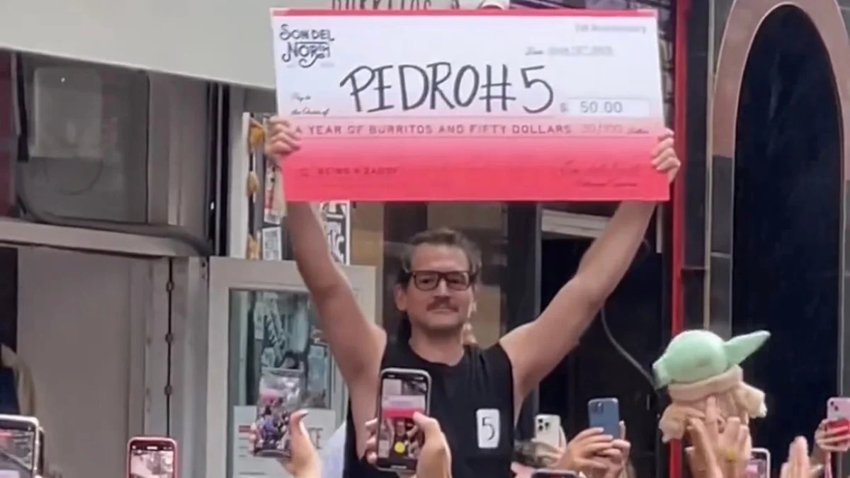 Concours de lookalike de Pedro Pascal remporté par l'ancien membre d'équipage de `` Daily Show ''