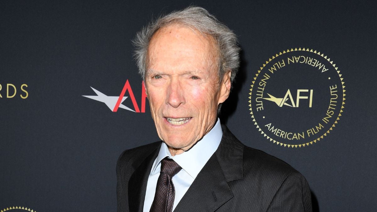 Interview de Clint Eastwood, surnommée «Phony», «tirée de Reuters pour« échouer »de normes