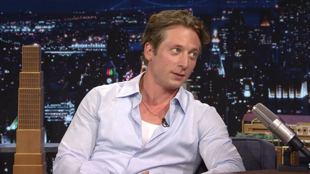 Jeremy Allen White raconte une rencontre de ventilateur embarrassante sur le set de la saison 4 de la saison 4: `` Je n'ai jamais ressenti