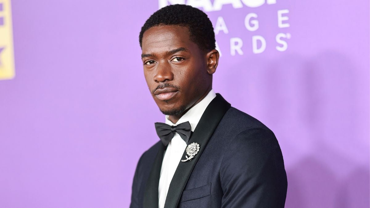 La star de 'F1' Damson Idris joue à Coy lorsqu'on lui a demandé de rejoindre 'Black Panther' | Vidéo