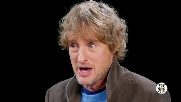 Owen Wilson oublie frénétiquement tous ses plus grands slogans de films sur «Hot Ones»: «  Jamais eu quelqu'un