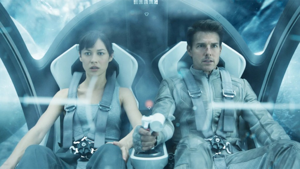 Oblivion-Tom-Cruise-Olga-Kurylenko