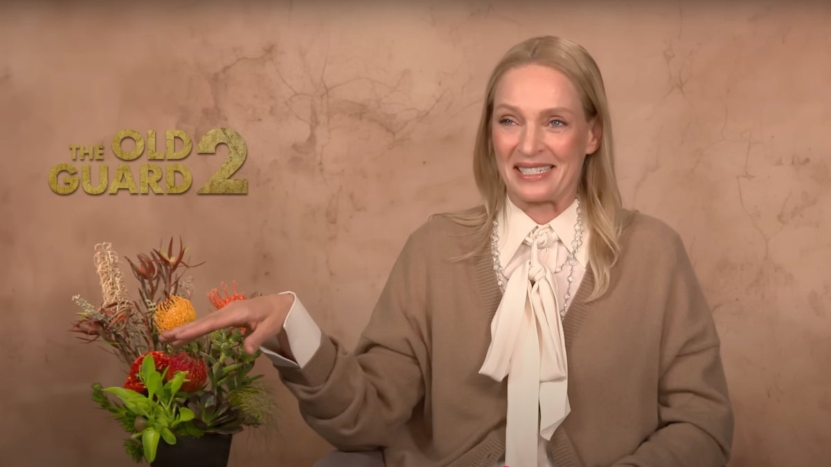 Uma Thurman confirme le retour `` rouge blanc et royal 2 ', loue son «monde meilleur» avec une femme