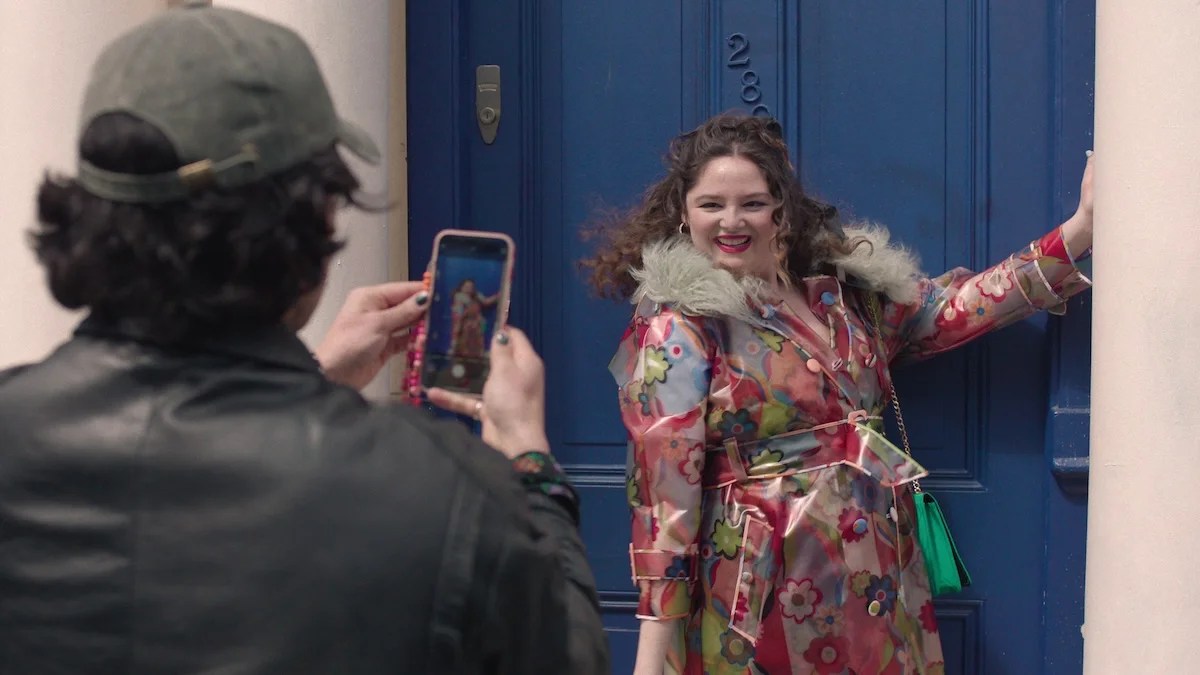 `` Trop Much '': Megan Stalter est la rom-com de millénaire parfaite