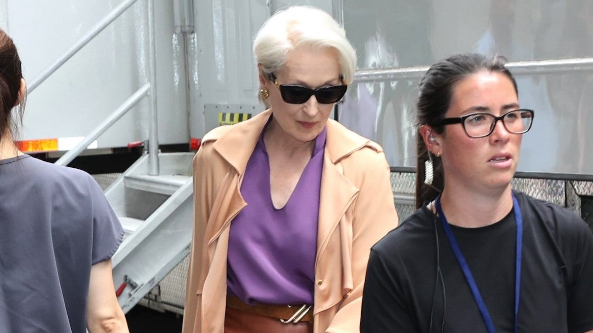 Meryl Streep a repéré dans le premier look comme Miranda sacerdotal dans `` The Devil Wears Prada 2 ''
