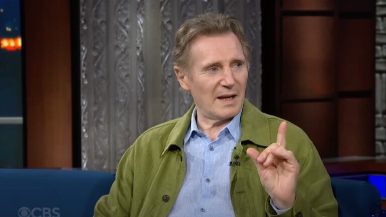 Liam Neeson admet qu'il a utilisé un doublé dans «  The Naked Gun '': «C'est dans le contrat» | Vidéo