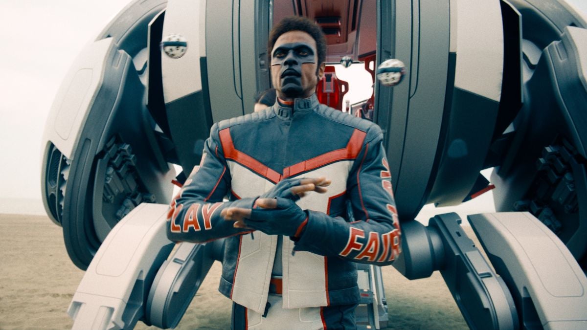 Breakout 'Superman' Edi Gathegi sur sa bande dessinée - Monsieur précis - et la télévision potentielle