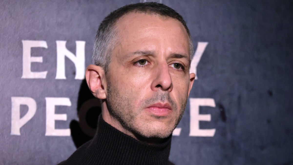 Jeremy Strong Eyed pour jouer à Mark Zuckerberg dans la suite du «réseau social» d'Aaron Sorkin