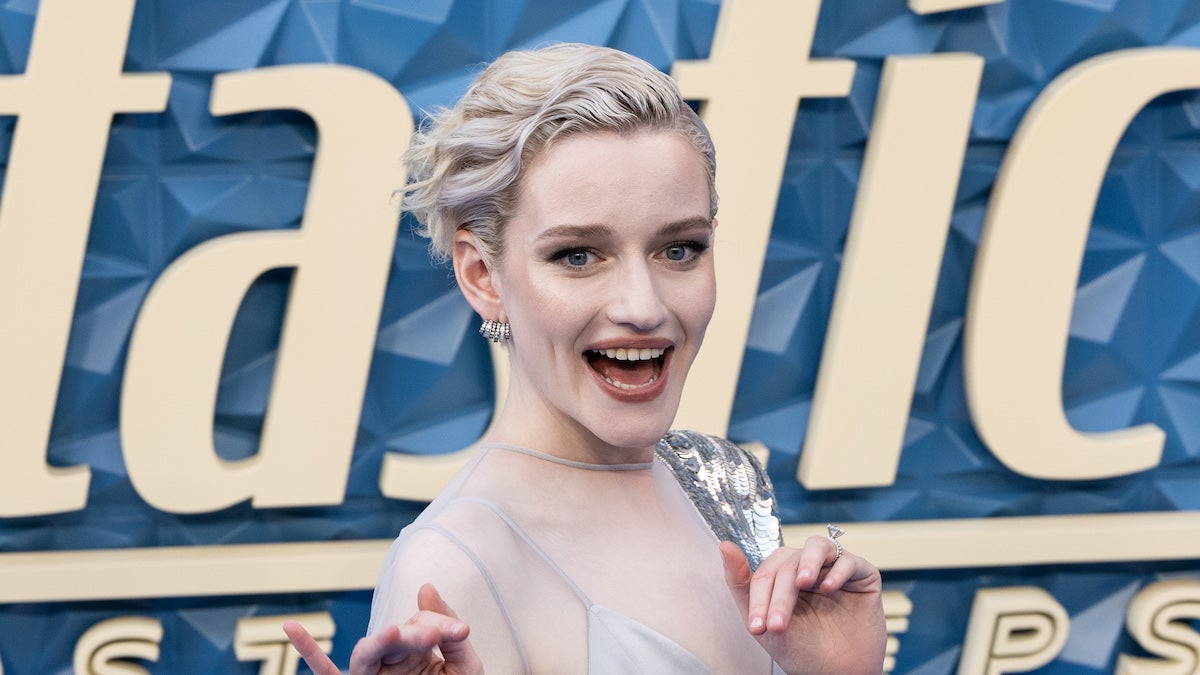 La star de "Fantastic Four: First Steps" Julia Garner Garner Schools Critics of Silver Surfer "Genderswap" -