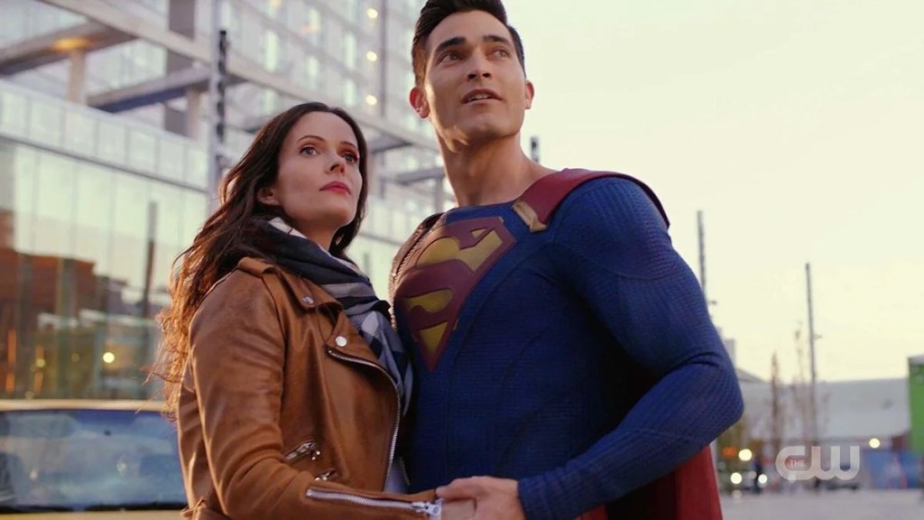 Tyler Hoechlin comme Clark Kent et Elizabeth Tulloch comme Lois Lane dans "Superman & Lois" (The CW)