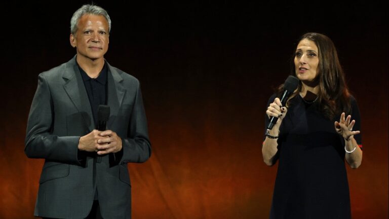 Warner Bros. Motion Picture Group pour réduire 10% du personnel dans le marketing, la distribution et