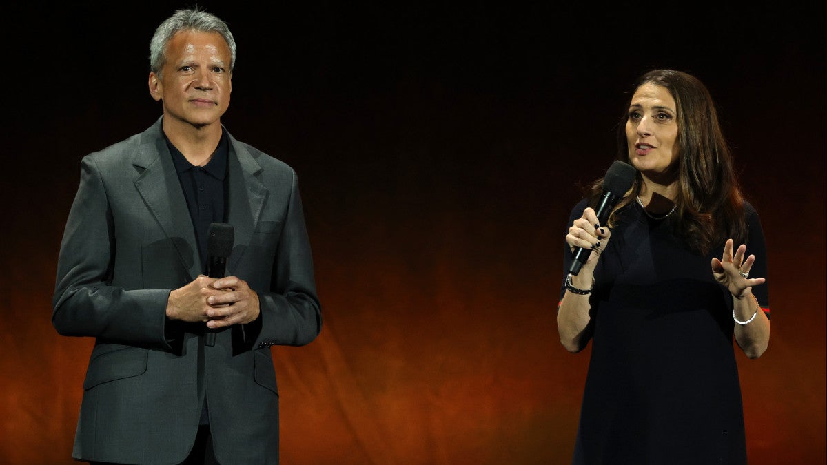 Warner Bros. Motion Picture Group pour réduire 10% du personnel dans le marketing, la distribution et