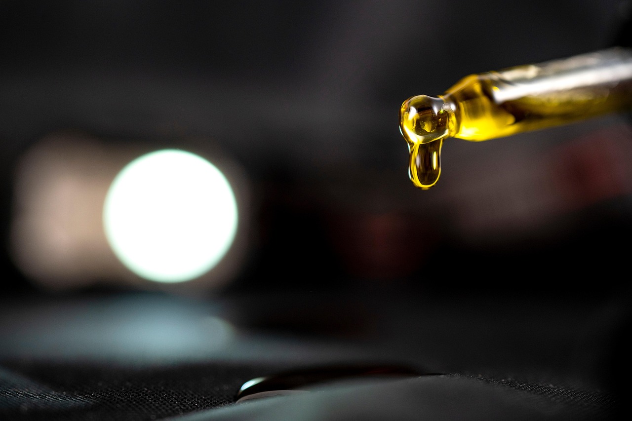 cbd oil 6559804 1280