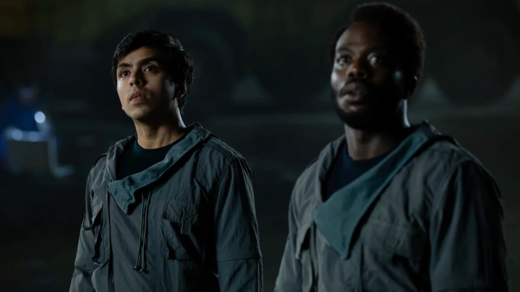 Adarsh Gourav et Jonathan Ajayi dans "Alien: Earth" (Patrick Brown / FX)