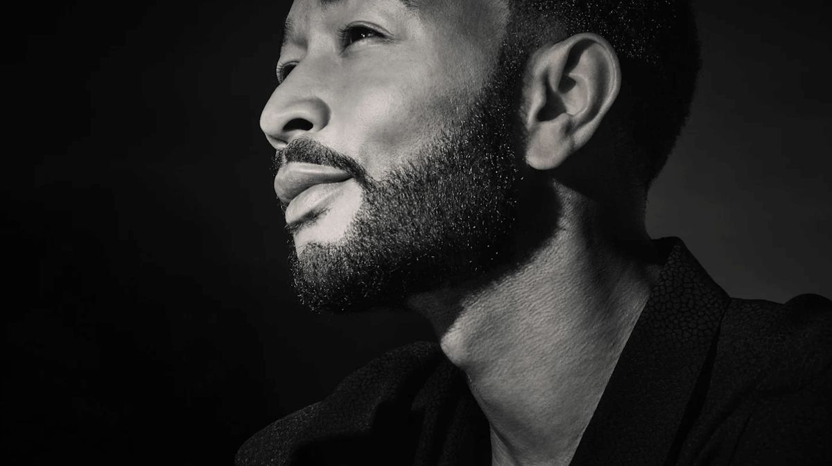 UTA signe John Legend et sa bannière
