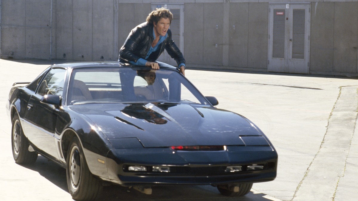 Créateurs 'Cobra Kai' dans les premières discussions pour écrire, diriger et produire 'Knight Rider' pour universel