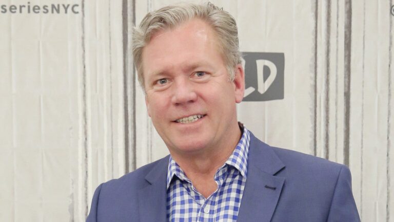 Chris Hansen dit que la réponse positive à son doc de Roblox Sex Predator l'a «dépassé» | Vidéo