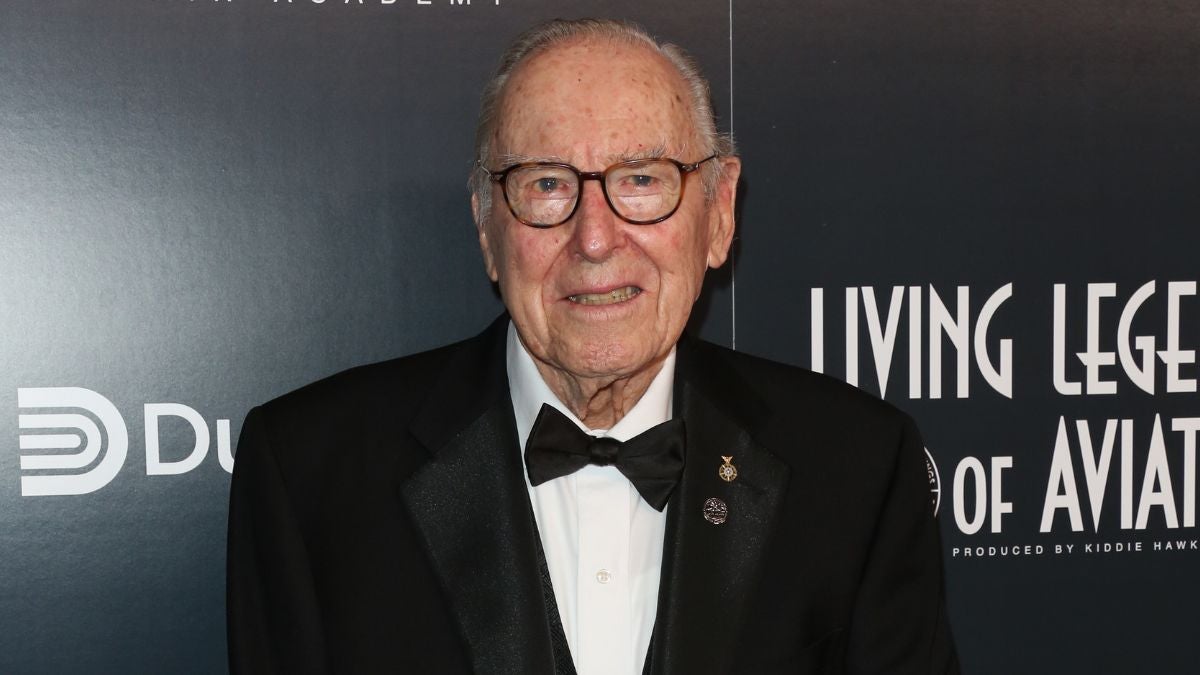Jim Lovell, commandant d'astronaute d'Apollo 13, décède à 97