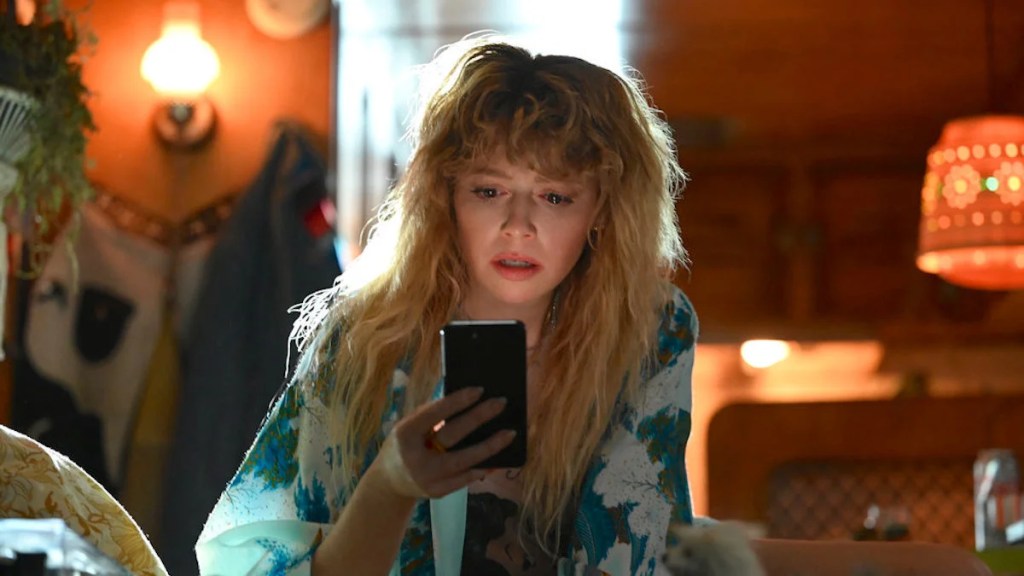 Natasha Lyonne joue dans la paon "Visage impassible"
