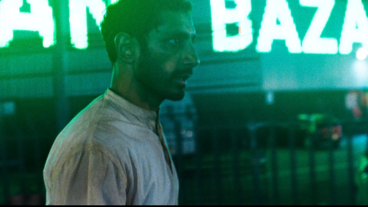 Revue 'Hamlet': Riz Ahmed est un Dane pas très mélancolique en revue