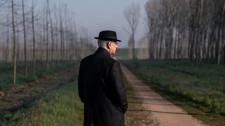 Revue de «La Grazia»: Paolo Sorrentino présente le président, italien