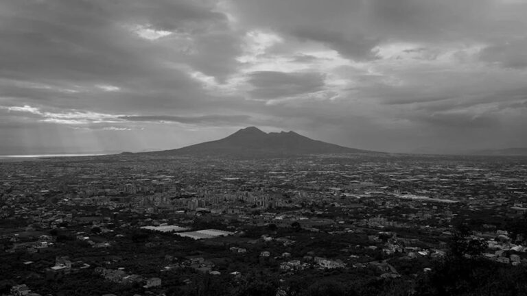 Sous la revue des nuages: le documentaire italien explore magnifique,
