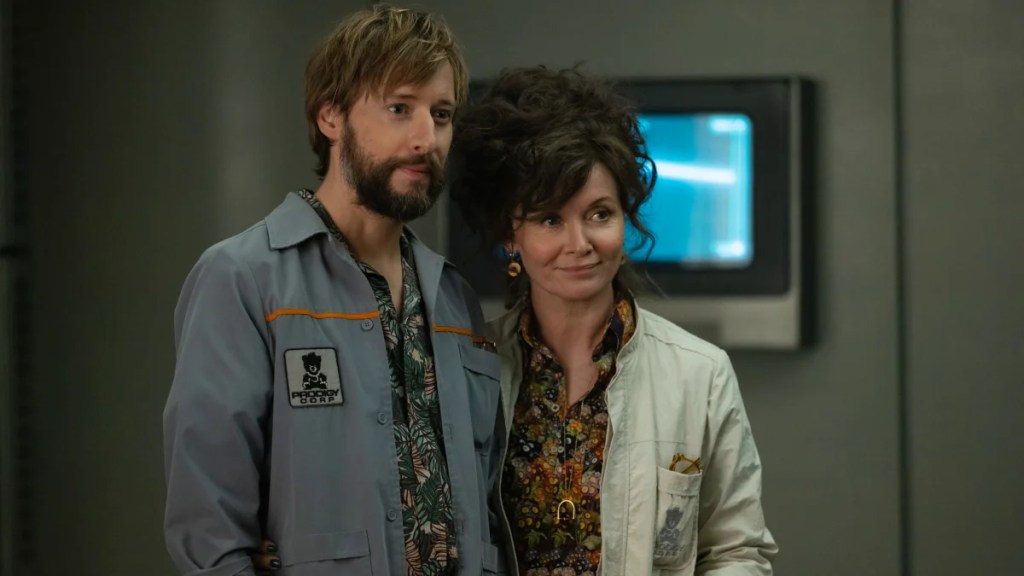 David Rysdahl et Essie Davis dans "Alien: Earth" (Patrick Brown / FX)