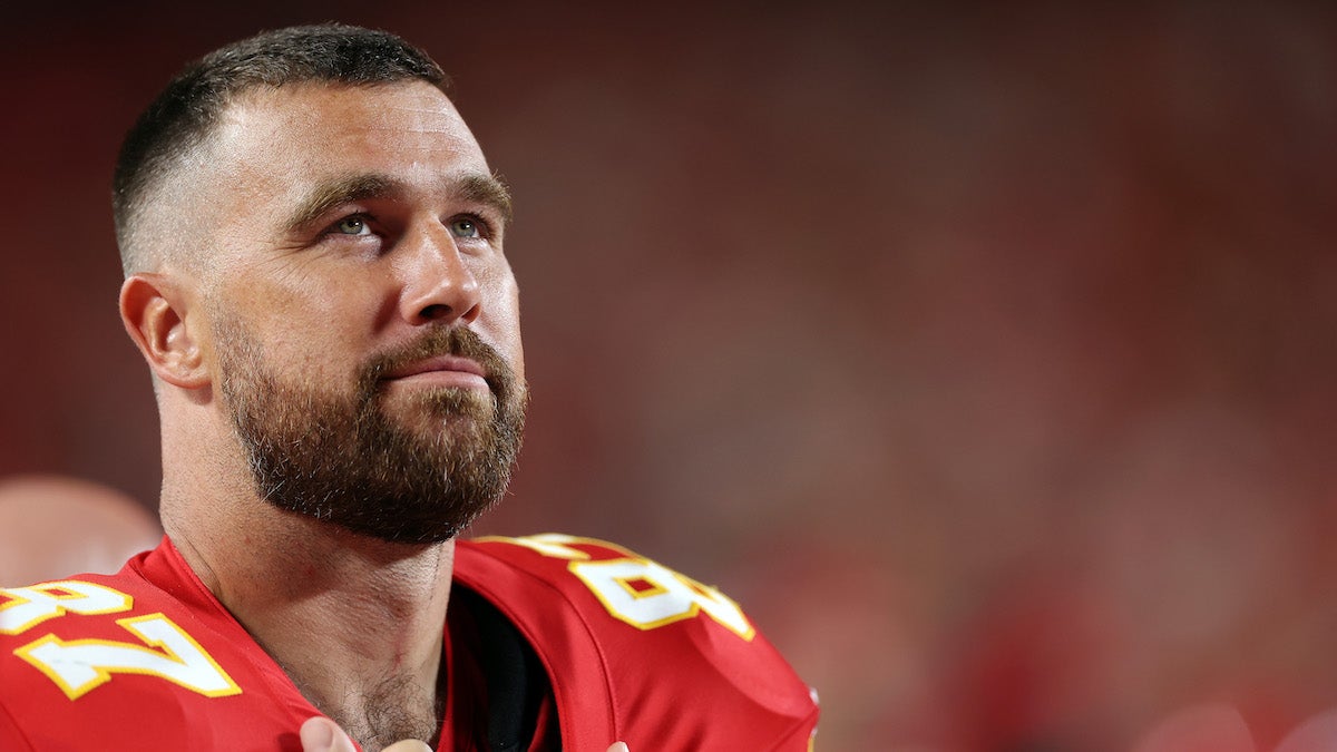 Travis Kelce fait équipe avec American Eagle un jour après Taylor Swift Engagement Post | Vidéo