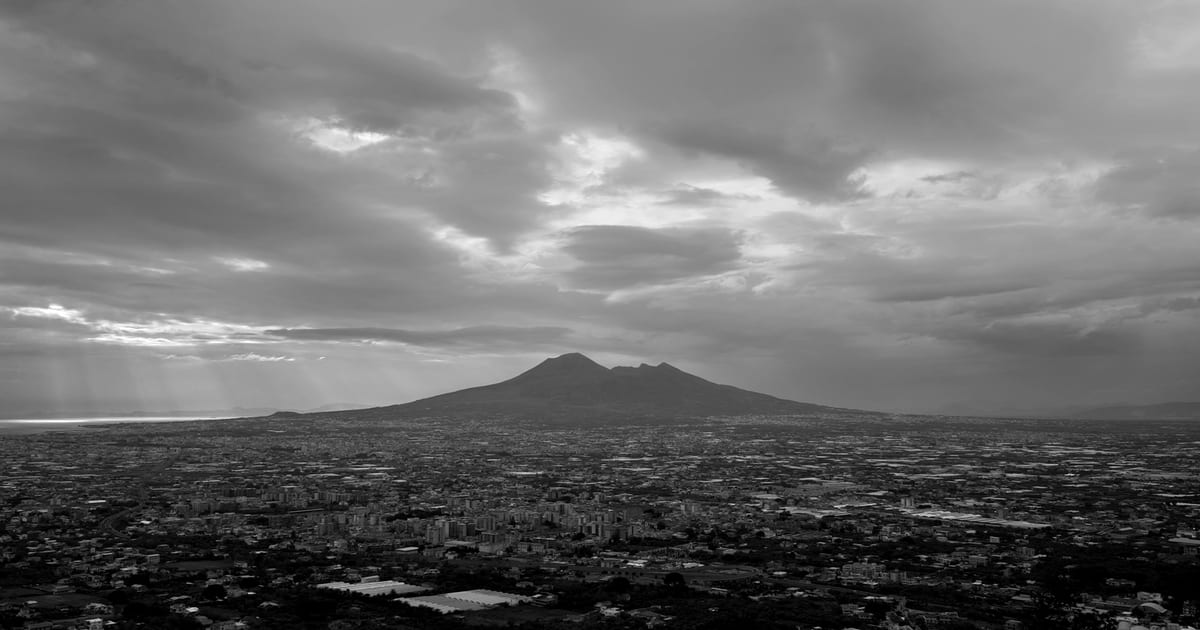Sous les nuages ​​- Premier examen