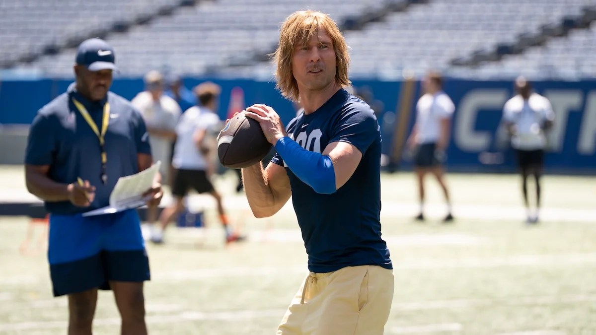 Revue de «Chad Powers»: Glen Powell fait l'or du football Hulu
