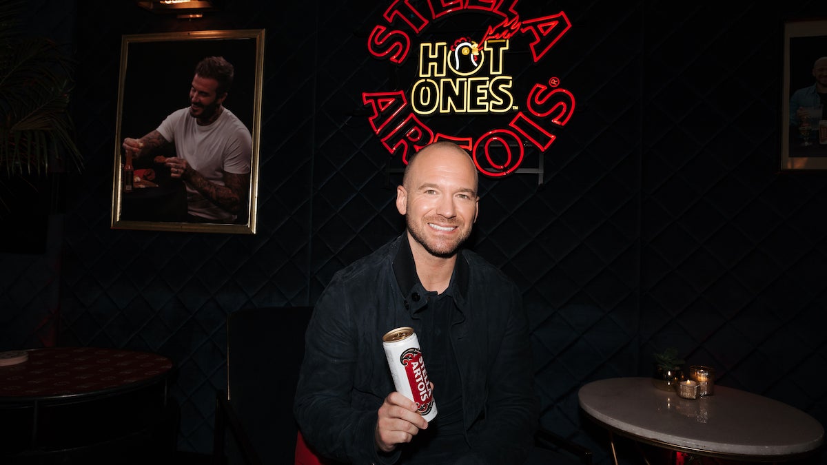L'animatrice de 'Hot Ones' 'Sean Evans révèle ce qui fait un bon invité après 10 ans