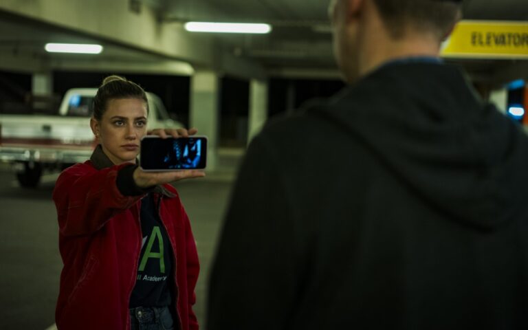 The First Responders of the Internet: Lili Reinhart on « American