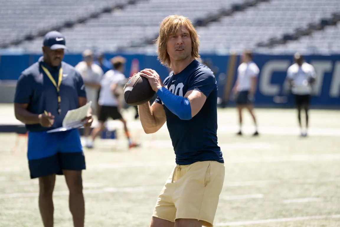 Hulus Chad Powers Wastes Talents of Glen Powell TVStreaming.webp