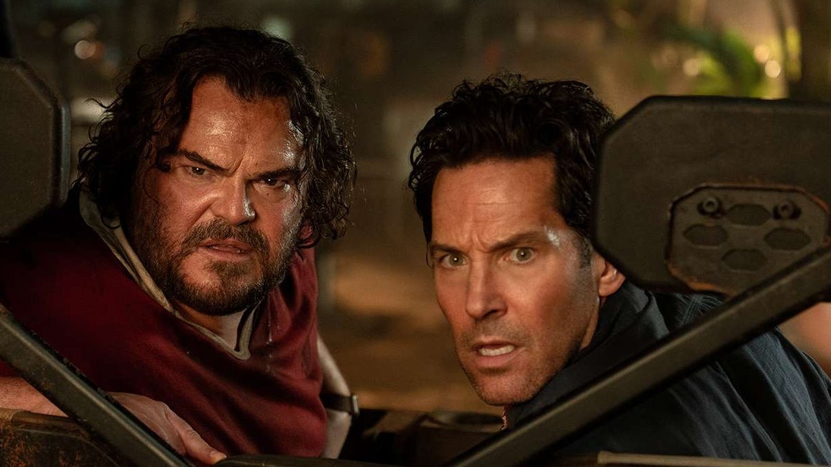 Jack Black et Paul Rudd courent à l'avant des serpents géants dans la première bande-annonce «Anaconda»