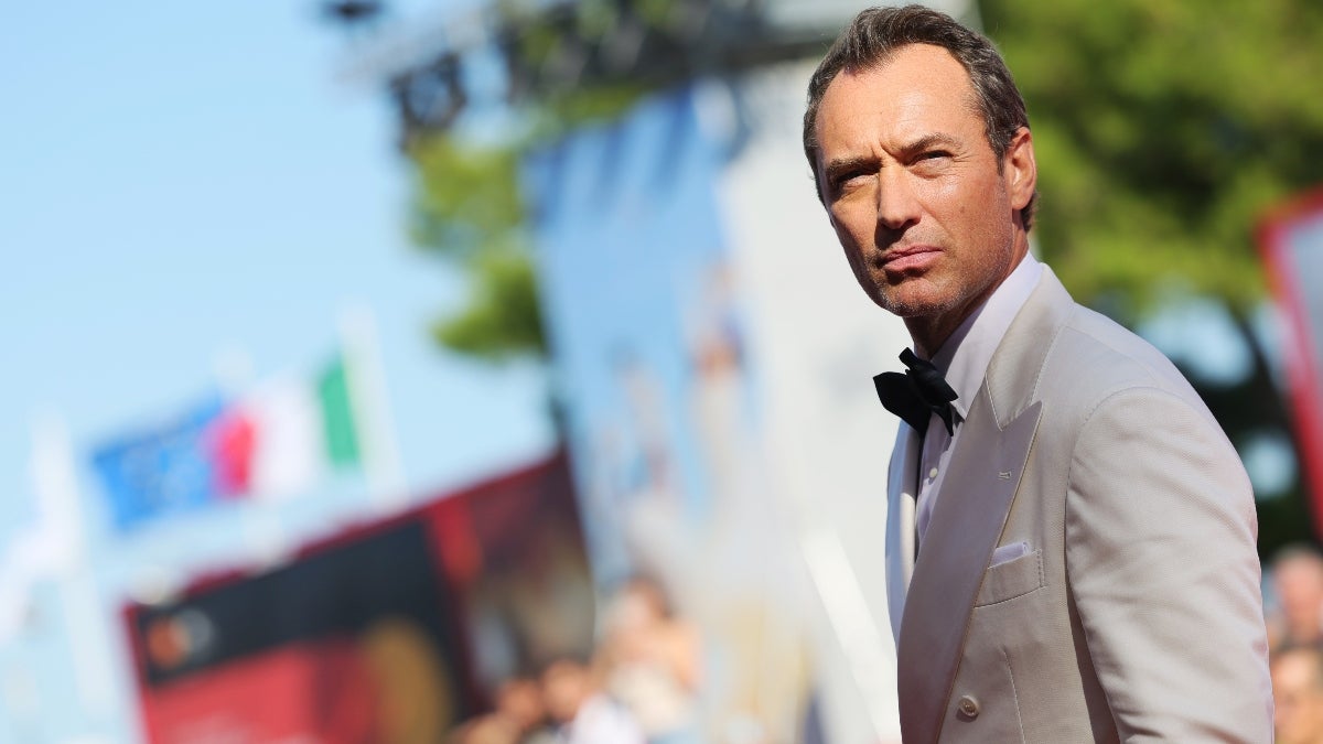 Jude Law ne craignait pas les répercussions après le rôle de Poutine: «ne recherchait pas la controverse» | Vidéo