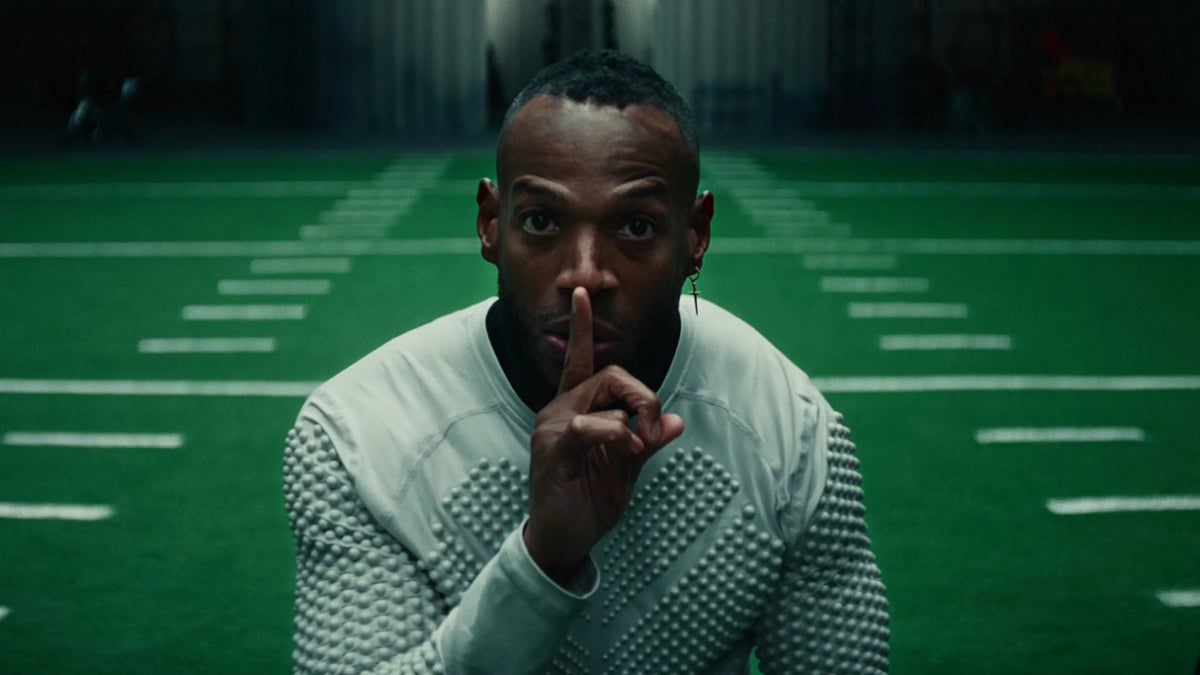Les débuts de `` Him '' sur les 10 titres du top 10 sont les plus excités malgré le lancement du box-office Soft |