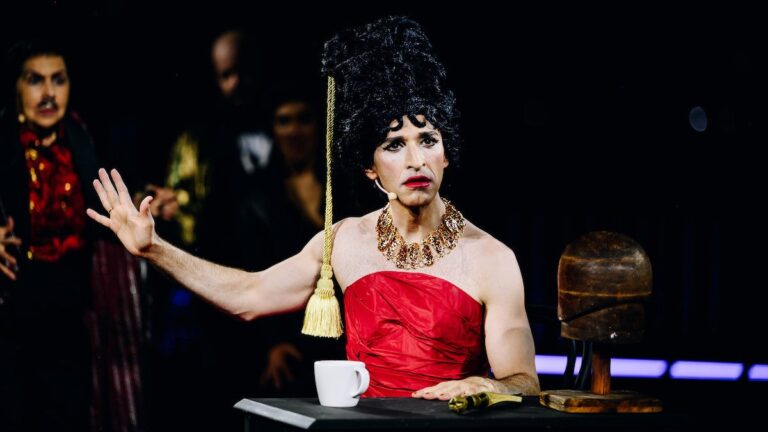 REVUE DES GALAS DE BROADWAY: Senter Send-up de Maria Callas