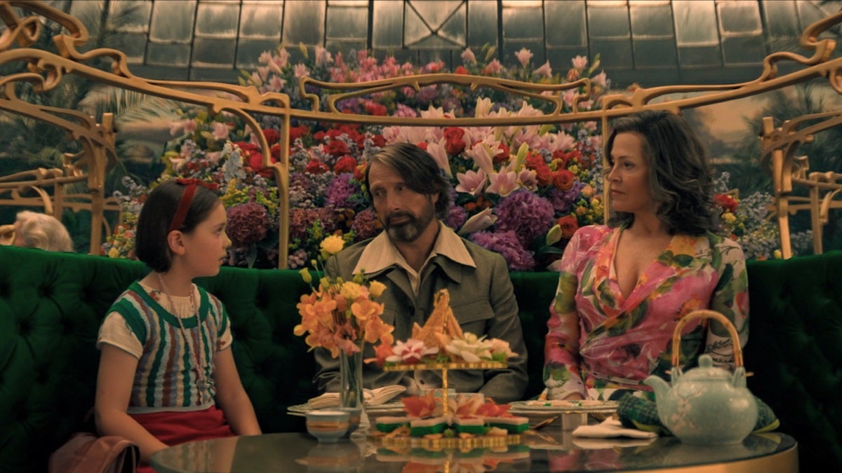 Revue 'Dust Bunny': le film d'horreur familial de Bryan Fuller est sauvage,