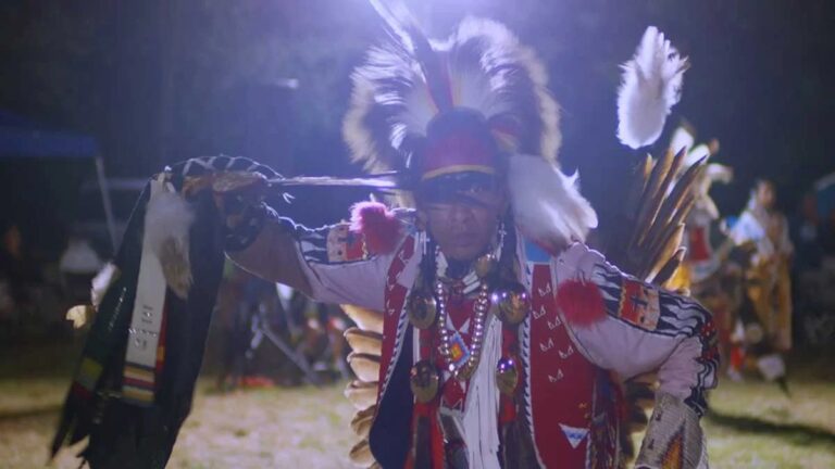 Revue 'Powwow People' ': le magnifique nouveau doc ​​de Sky Hopinka est une vision vitale de la vie indigène moderne