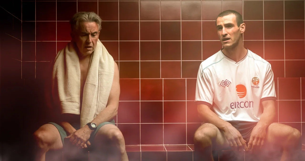 Revue 'Saipan': Steve Coogan et Éanna Hardwicke échangent des barbes pendant un
