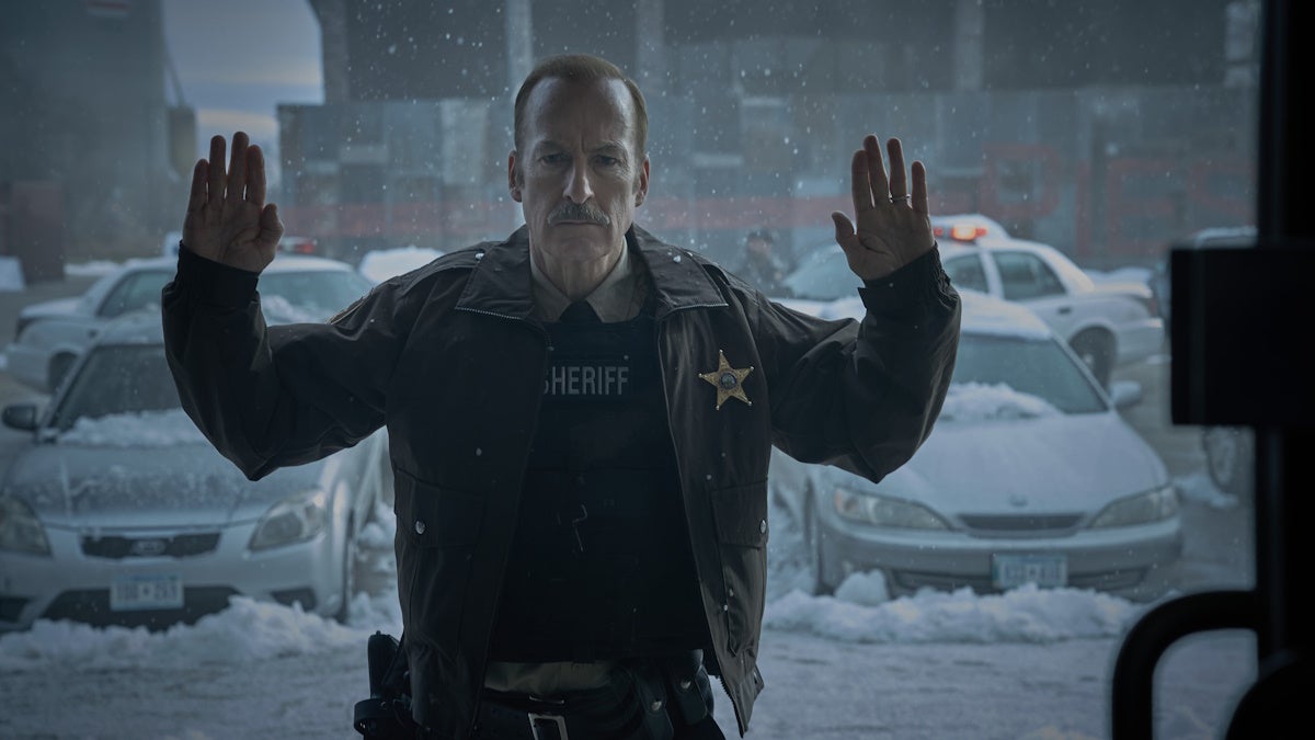Revue `` normale '': Bob Odenkirk a une explosion sanglante dans `` Die Hard '' rencontre "Fargo" Action Romp