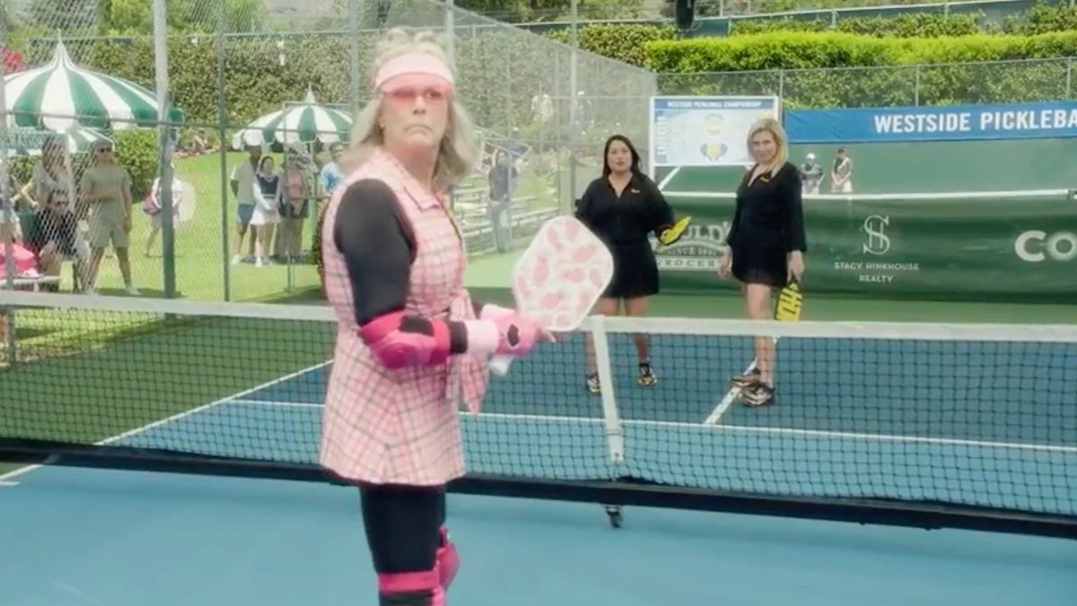 La scène supprimée du «Friakier Friday» montre la compétition de pickleball Jamie Lee Curtis | Exclusif