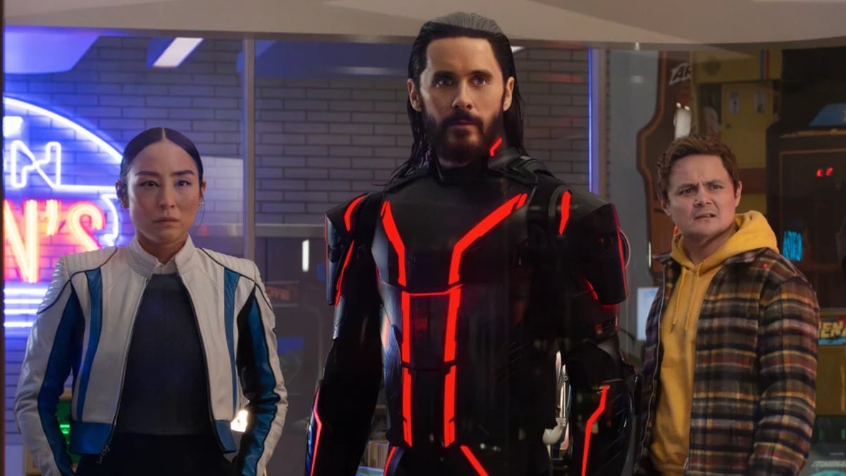 `` Tron: Ares '' Review: Sautez cette suite de piratage, il suffit de télécharger le